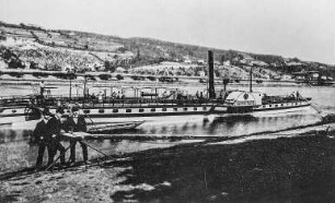 Personen-Seitenraddampfer "Kronprinz" der Sächsisch-Böhmischen Dampfschifffahrtsgesellschaft (1858, Werft Blasewitz), Blick vom Elbufer in Dresden-Blasewitz nach Loschwitz