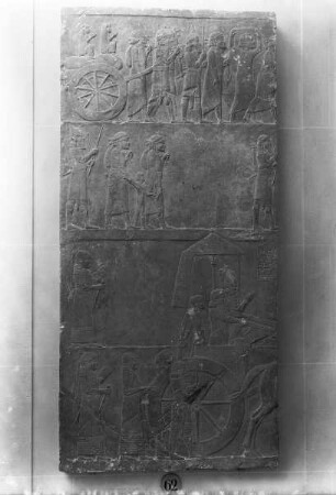 Der König Assurbanipal auf seinem Wagen mit Gefolge, Relief aus dem Palast von Ninive
