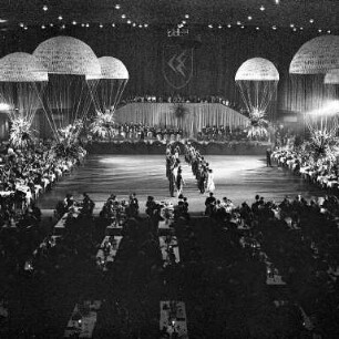 Luftwaffenball der Luftwaffengruppe Süd in der Schwarzwaldhalle und Gartenhalle.