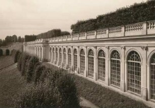 Heidenau-Großsedlitz. Barockgarten Großsedlitz (1719/1723). Untere Orangerie (1721 vollendet; Z. Longuelune). Schrägansicht