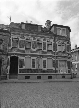 Schöneck, Hauptstraße 63. Wohnhaus mit Laden (um 1880/1900). Straßenansicht