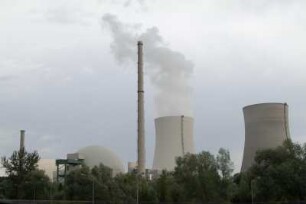 Atomkraftwerk AKW Philippsburg. Reaktor und Kühltürme, Symbole für Energie, Technik...