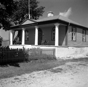 Villa mit Säulenveranda