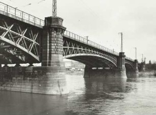 Dresden. Marienbrücke, Eisenbahnbrücke (1846-1852, J. G. Lohse), stromaufwärtige Seite