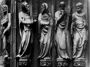 Münster (Westfalen). Überwasserkirche auch Liebfrauenkirche. Neugotische Gewändefiguren am Westportal der Kirche