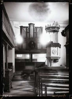 Kirche; Innenraum nach Westen