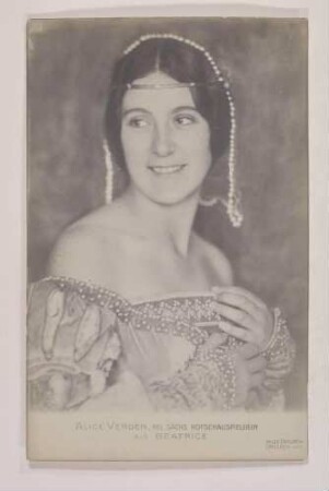 Rollenbildnis Alice Verden als "Beatrice"