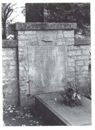 Gedenkstein im Ehrenhain. Detmold. Blomberger Straße. Gedenkstein für die opfer des Weserunglücks bei Veltheim am 31. März 1925