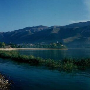 Ioannina. Kastron. Ummauerte Altstadt und Kastron überm Pambótis-See