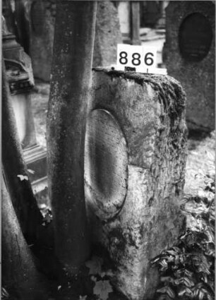 Grabstein 886 (Index: 99630471) Maße HxBxT: 0x0x0 cm: Grabstein 886