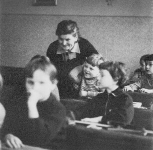 Herzogswalde. Allgemeinbildende polytechnische Oberschule. Schulklasse mit Lehrerin Frau Gotsche