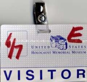 Besucherausweis (Eintrittskarte) des Holocaust Memorial Museum in Washington