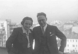Bukarest: Herr und Frau Eder auf Terrasse