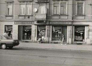 Dresden-Löbtau. Wohn-und Geschäftshaus (HO Schreibwaren), Kesselsdorfer Straße 44, um 1900. Ladenfront und Fenster (1.OG)