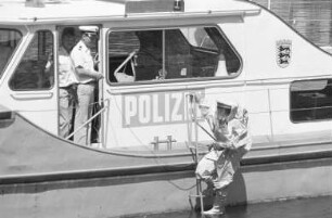 Wasserschutzpolizei Baden-Württemberg Revier Karlsruhe in der Werftstraße 8 a mit Posten im Ölhafen Karlsruhe