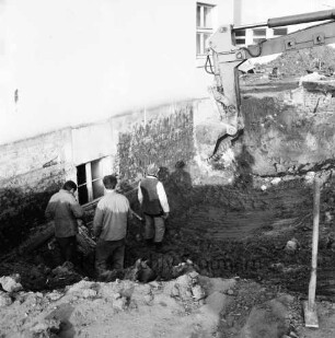 Stormarnschule: Gymnasium: Waldstraße: vierter Erweiterungsbau: Ausheben der Baugrube: Bagger: Arbeiter