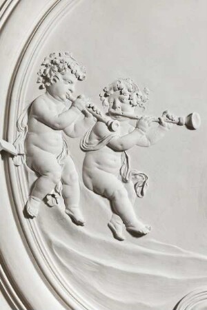 Decke der Apsis des Blaugoldenen Saals — Zwei Putti mit Flöten
