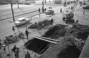 Wasserrohrbruch am Bahnhofplatz vor dem Gebäude des Verkehrsvereins.