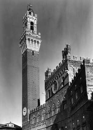 Siena, Piazza del Campo. Palazzo Pubblico (1297-1310)