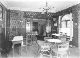 Tharandt, Roßmäßlerstraße 12. Wohnhaus mit Konditorei und Café Günther. Gaststube