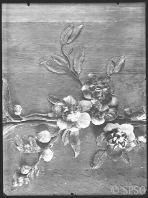 Berlin, Schloss Charlottenburg, Neuer Flügel, R. 353, Tür mit Schnitzerei zum Silberzimmer, Detail.