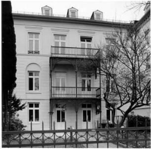 Villa und Nebengebäude; Bad Homburg, Kaiser-Friedrich-Promenade 61, Kaiser-Friedrich-Promenade 61a