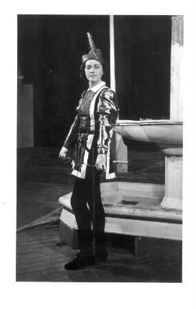 Marta Rohs als Boccacio in der gleichnamigen Operette von Franz von Suppé. Fotografie (Weltpostkarte). Dresden, um 1940