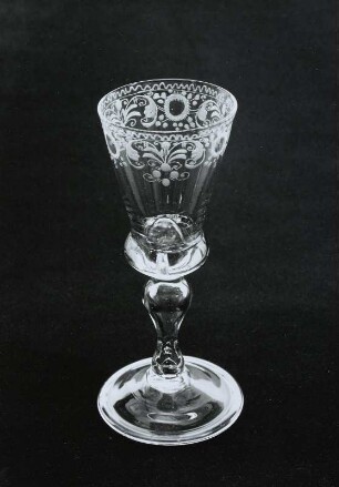 Kelchglas (mit Bordürendekor)