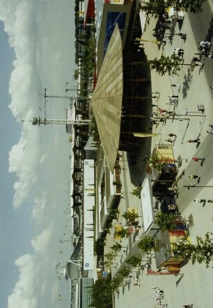 Hannover. Weltausstellung. Zero-Emissions-Research-Initiative-Pavillon (1995/2000, S. Velez). Blick vom Pavillon Cyclebowl zu Hermes-Turm und Expo-Dach