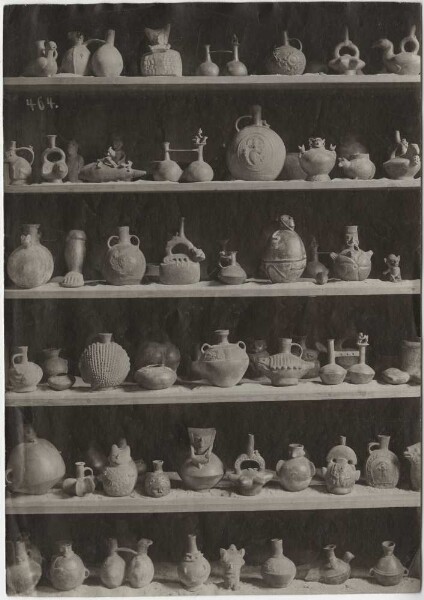 Clay vessels (Gaffron Collection)