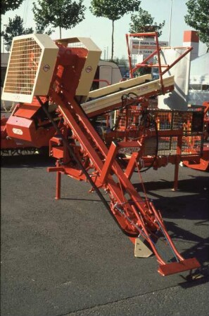 Fotografie: Gartenbautechnik-Freiland, Erntetechnik, Möhren, Radies, Sellerie, Zwiebel
