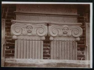 Ornamente am Bau: Ansicht