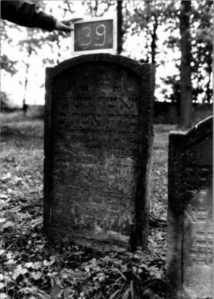 Grabstein 39 [Nir S. 58 Nr. 5.16]