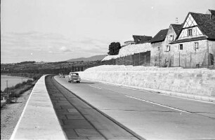 Rheinweiler: Autobahnbauwerk Doppelrampe; Ansicht von Süden mit Stützmauer