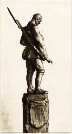 Entwurf für ein Kriegerdenkmal : Entwurf für ein Kriegerdenkmal. Ton? (nach 1918; M. Molitor)