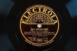Paul Robeson singt: Carry me back to Old Virginny; Mighty lak' a rose; Round the bend of the road; River, stay'way from my door; Ol Man River; 2. Teil