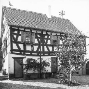 Fachwerkwohnhaus; Dreieich, Steingasse 10, Steingasse 12