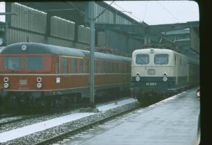 Stuttgart Hbf. Gleis 7 ElTw 425 122 N S-GD Lok 141 207