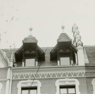 Cottbus, Berliner Straße 54. Wohnhaus (um 1910). Dacherker (Waisenstraße)