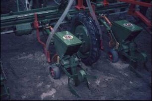Fotografie: Sätechnik, Einzelkornsämaschine, Mais, Unterfußdüngung