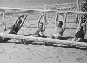 Gymnastik am Strand von Juan-les-Pins, Côte d'Azur