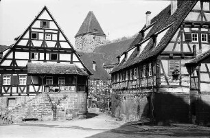 Maulbronn: Wirtschaftshof des Klosters mit Fachwerkhäusern und Turm