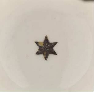Koppchen mit Unterschale aus Böttgerporzellan — Koppchen