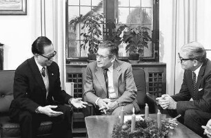Freiburg im Breisgau: General Qu Jang, chinesischer Militärattaché, bei Regierungspräsident Norbert Nothhelfer, Bürgermeister Patrick Evers und Konsul Hellmuth Dettinger