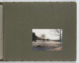 Albumseite mit Landschaftsfoto : Reisealbum Nordböhmen. Textileinband mit Kordelbindung; 20,7 x 28,3 x 1,8 cm (um 1925/1930). Dresden: SLUB/DF 2017.C.75