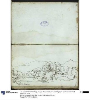 Landschaft mit Gebäuden und Bergen