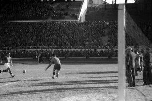 Bukarest: [Fußballspiel] Bucuresti-Berlin, 1 : 0, Spielszene