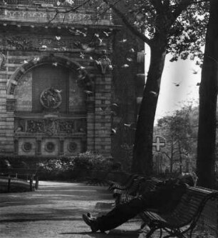 Vincennes. Straßenbild mit Parkbank