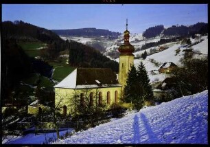 St. Ulrich: Kirche St. Ulrich im Schnee