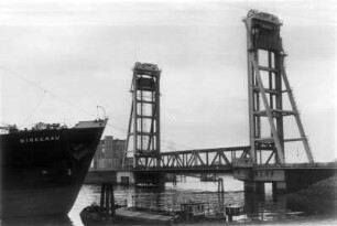 Hamburg. Ansicht der 1934 eröffneten Rethe-Hubbrücke im Hamburger Hafen